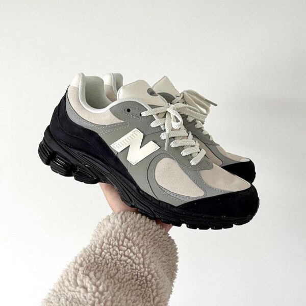 NEW BALANCE 2002r