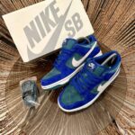 NIKE SB DUNK SKATEBOARD DEEP ROYAL BLUE SAIL & VINTAGE GREEN
