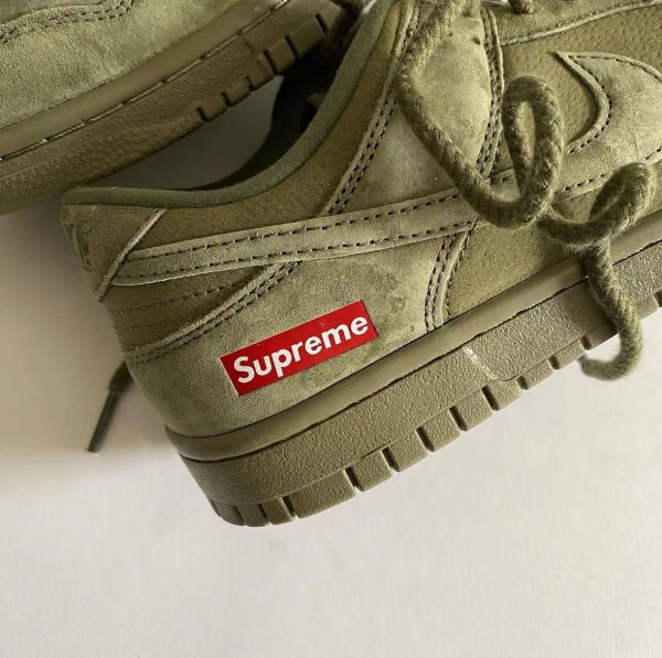 NIKE SB DUNK X SUPREME 'OLIVE GREEN'