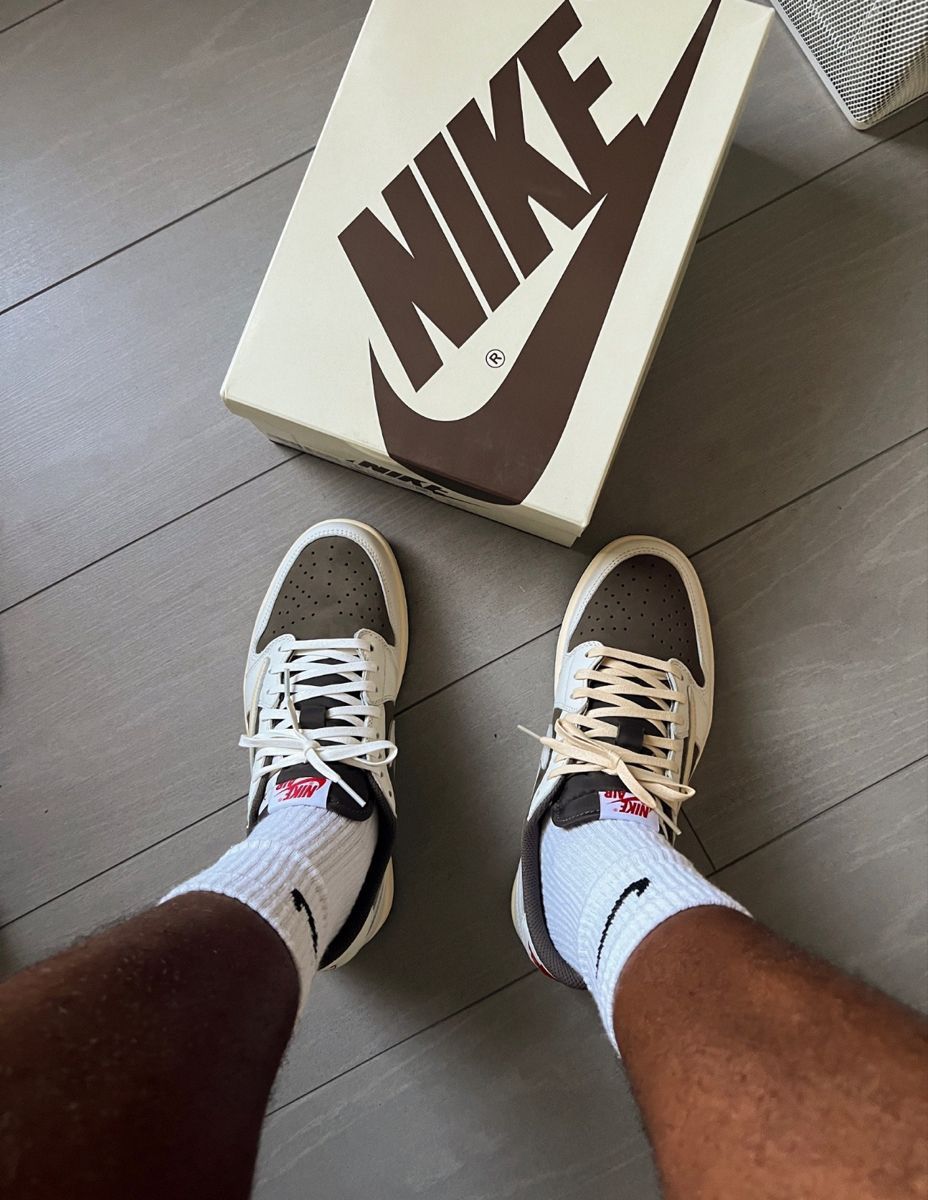 TRAVIS X NIKE AIR JORDAN 1 RETRO “REVERSED MOCHA