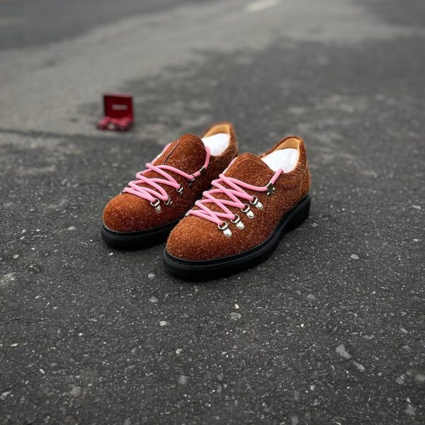 The CIRCLE CAGE Mountain Derby Shoe