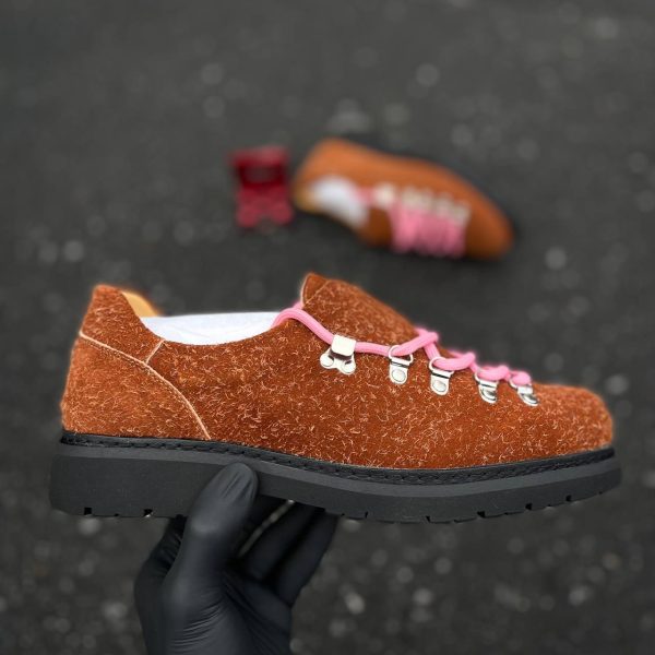 The CIRCLE CAGE Mountain Derby Shoe