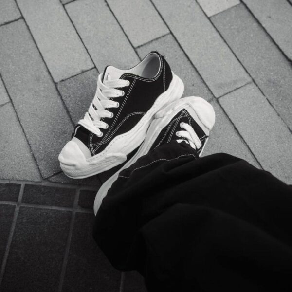 The Maison Mihara Yasuhiro Hank OG Sole Canvas Low Black