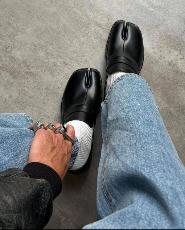 MAISON MARGIELA Tabi leather loafers