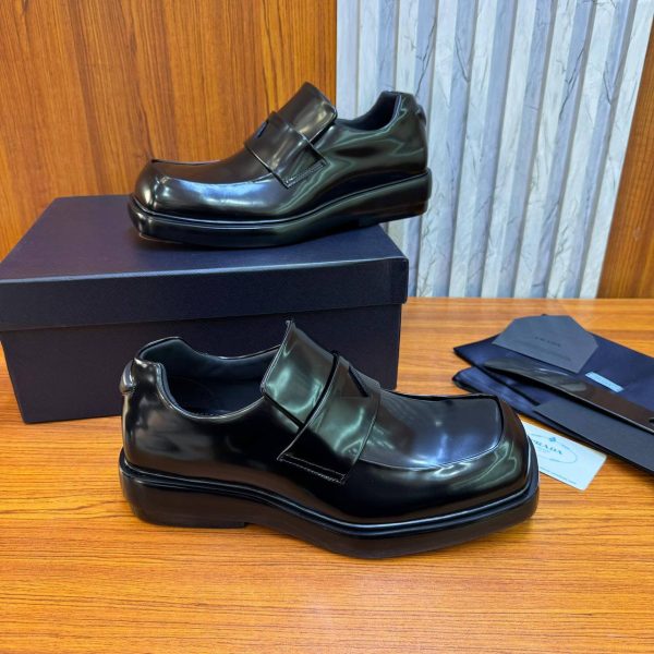 PRADA LEATHER LOAFFRS