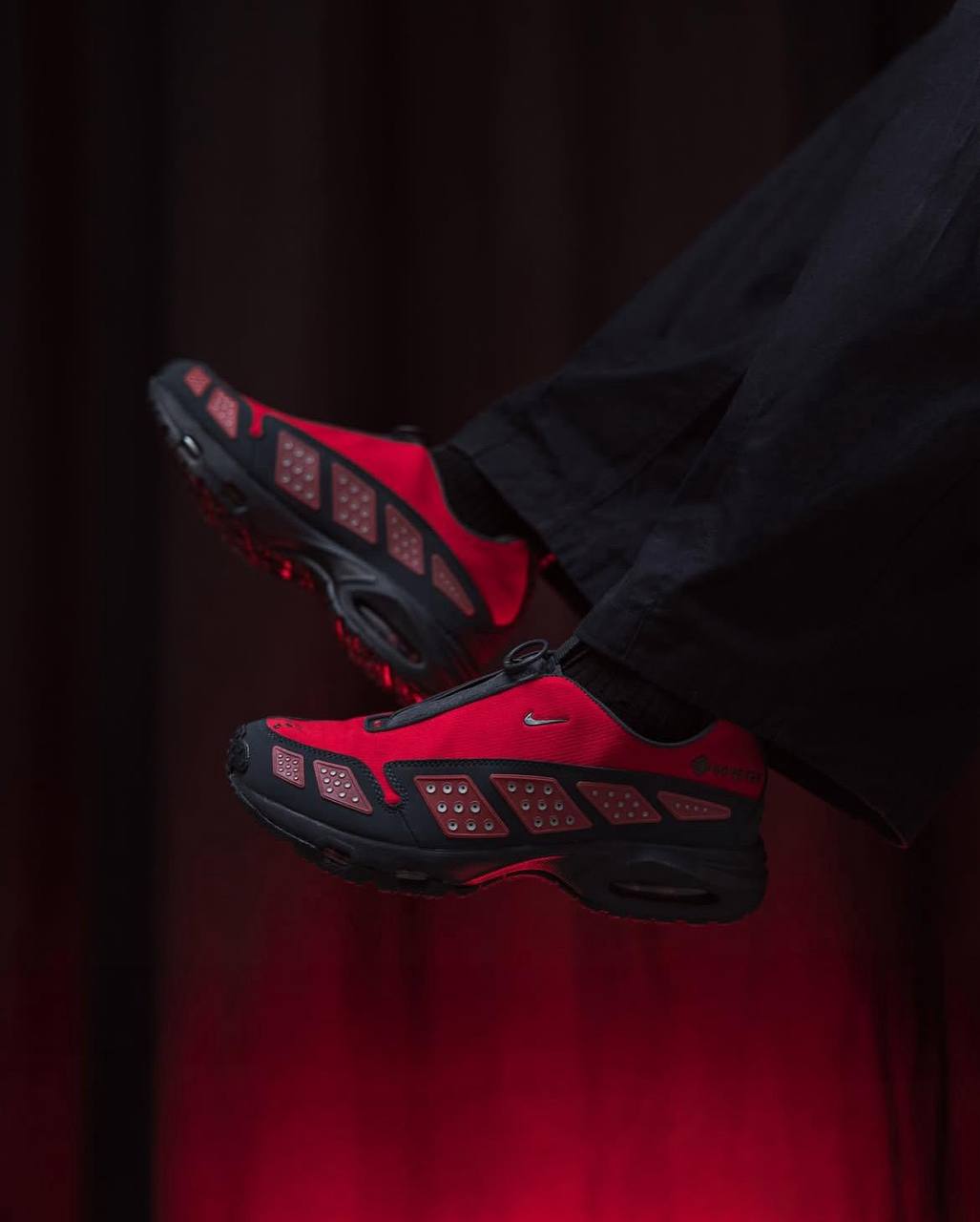 Nike Air Max SNDR GORE-TEX ‘Dark Smoke Grey and Fire Red’