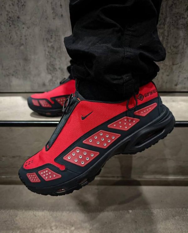 Nike Air Max SNDR GORE-TEX ‘Dark Smoke Grey and Fire Red’