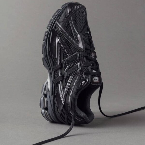 NEW BALANCE 1906A "BLACK METALLIC"