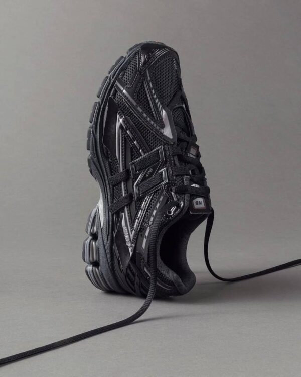 NEW BALANCE 1906A "BLACK METALLIC"