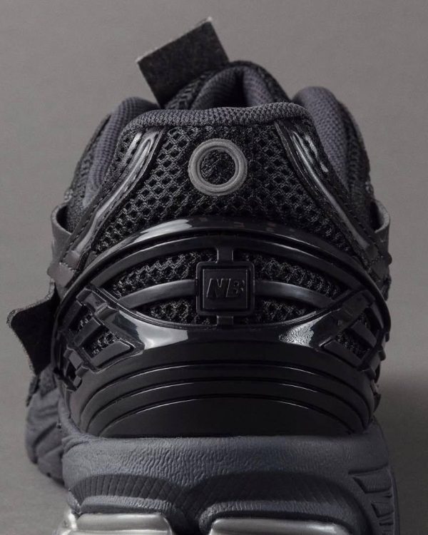NEW BALANCE 1906A "BLACK METALLIC"