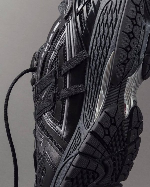 NEW BALANCE 1906A "BLACK METALLIC"