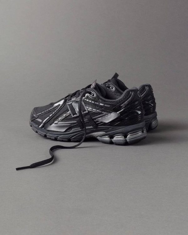 NEW BALANCE 1906A "BLACK METALLIC"