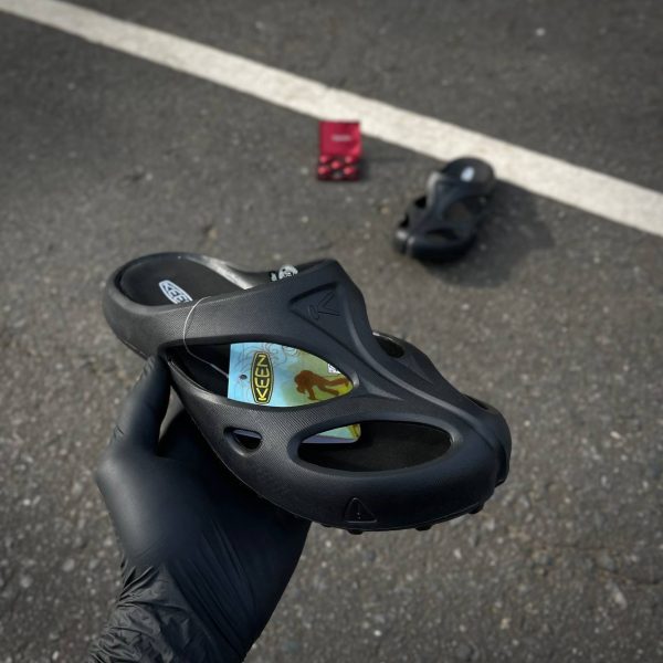The keen shanti clogs