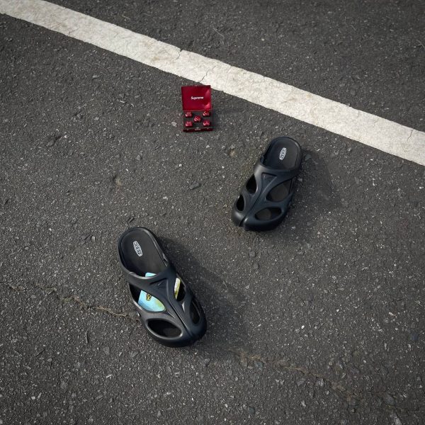 The keen shanti clogs