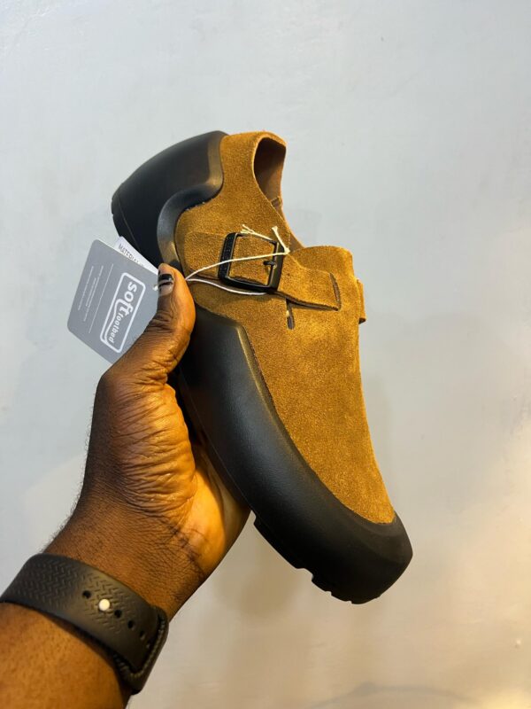 THE  BIRKENSTOCK REYKJAVIK NUBUCK LEATHER IN ANTIQUE  WHITE  AND PREMIUM  FINISH