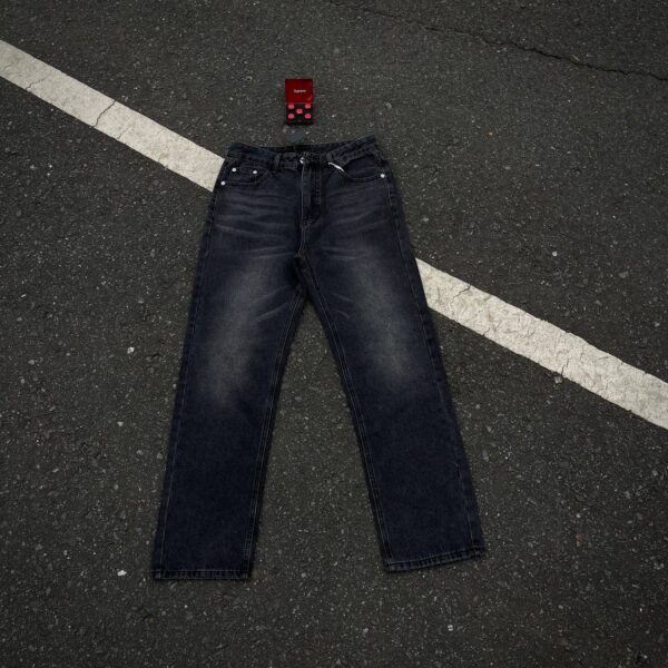 Relaxed Straight Jeans