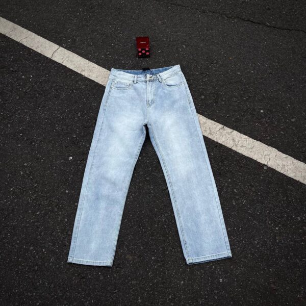 Relaxed Straight Jeans