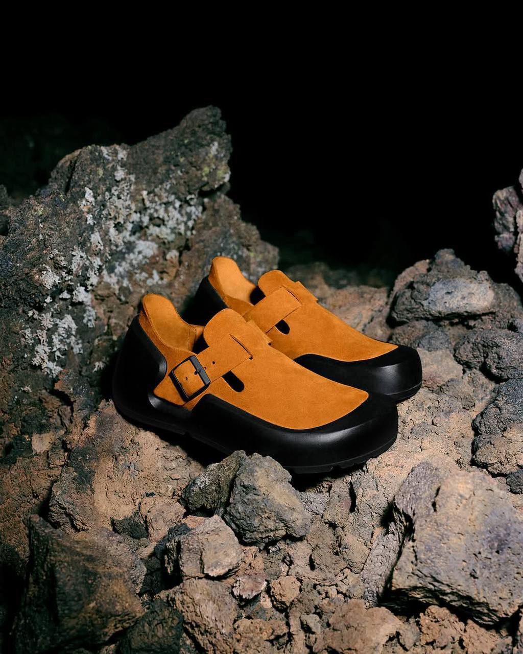 THE  BIRKENSTOCK REYKJAVIK NUBUCK LEATHER IN ANTIQUE  WHITE  AND PREMIUM  FINISH