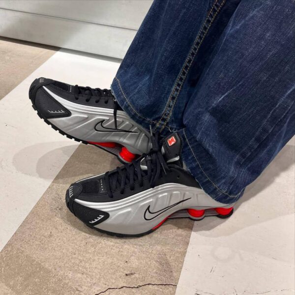 Nike Shox R4 "Black Metallic Silver