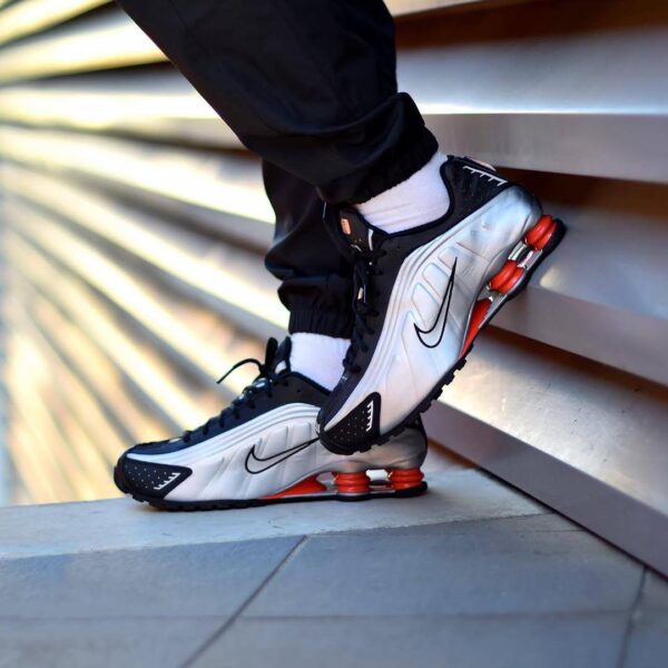 Nike Shox R4 "Black Metallic Silver