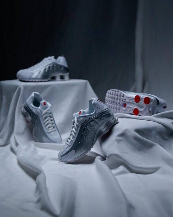 NIKE SHOX R4 “ WHITE METALLIC SILVER”