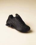 NIKE SHOX R4 “TRIPLE BLACK”