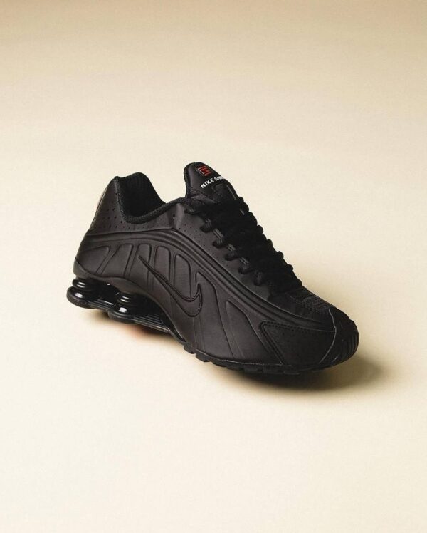 NIKE SHOX R4 “TRIPLE BLACK”