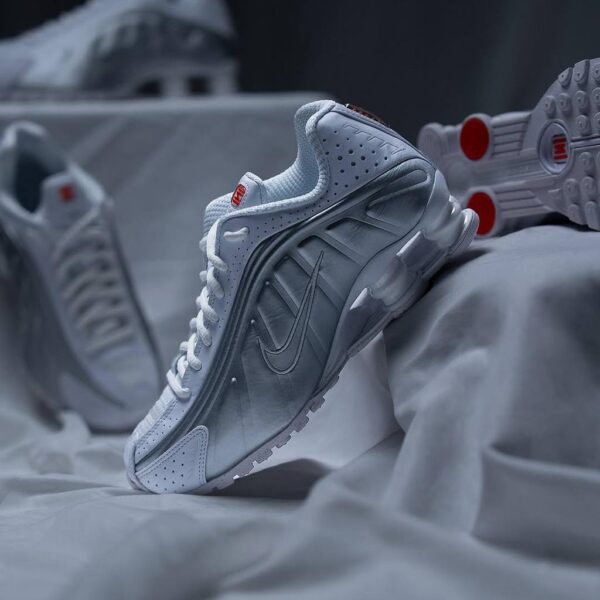 NIKE SHOX R4 “ WHITE METALLIC SILVER”