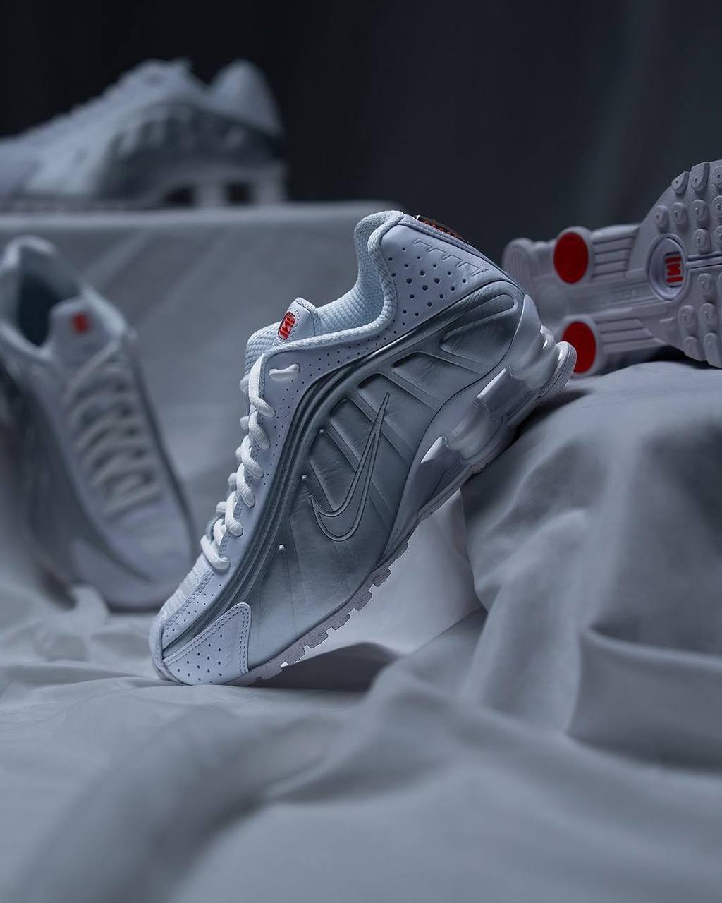 NIKE SHOX R4 “ WHITE METALLIC SILVER”