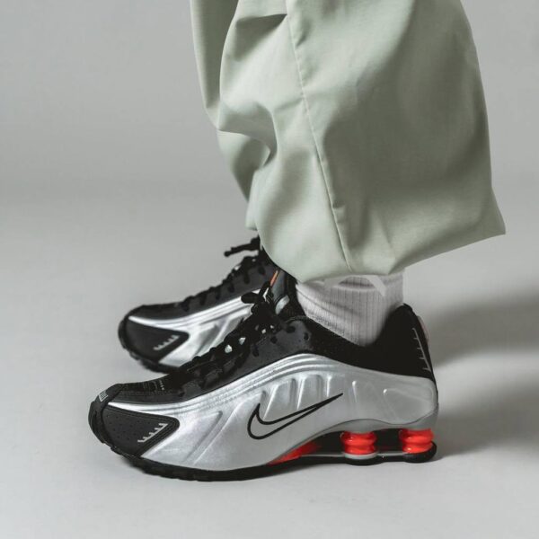 Nike Shox R4 "Black Metallic Silver