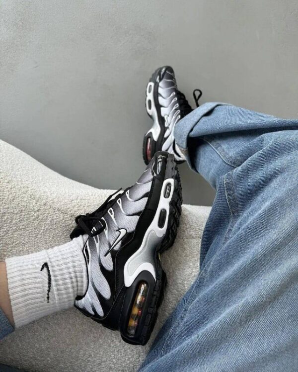 NIKE AIR MAX PLUS PREMIUM WHITE Metallic Silver Sneakers