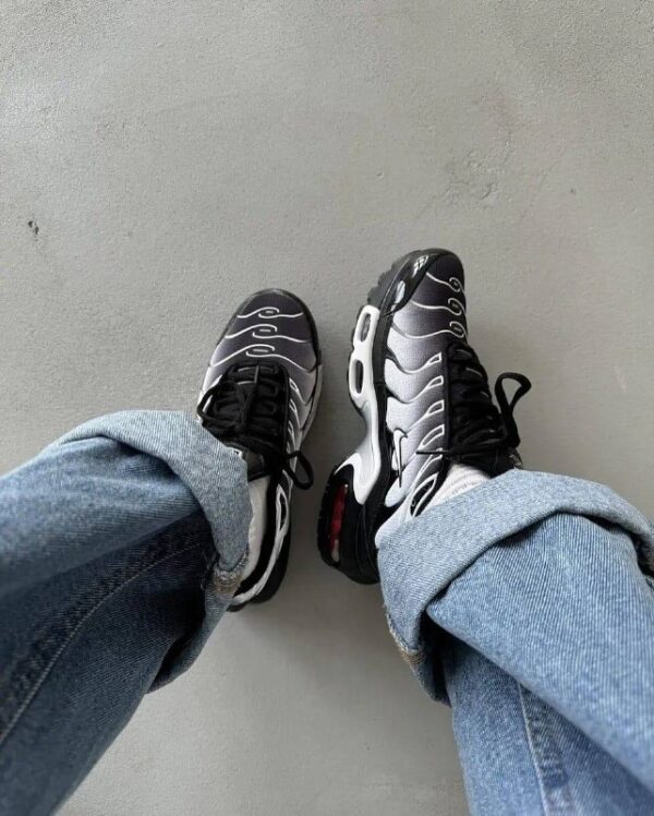 NIKE AIR MAX PLUS PREMIUM WHITE Metallic Silver Sneakers