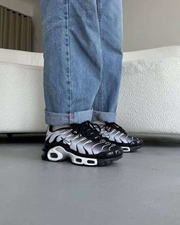 NIKE AIR MAX PLUS PREMIUM WHITE Metallic Silver Sneakers