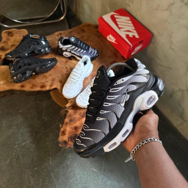 NIKE AIR MAX PLUS PREMIUM WHITE Metallic Silver Sneakers