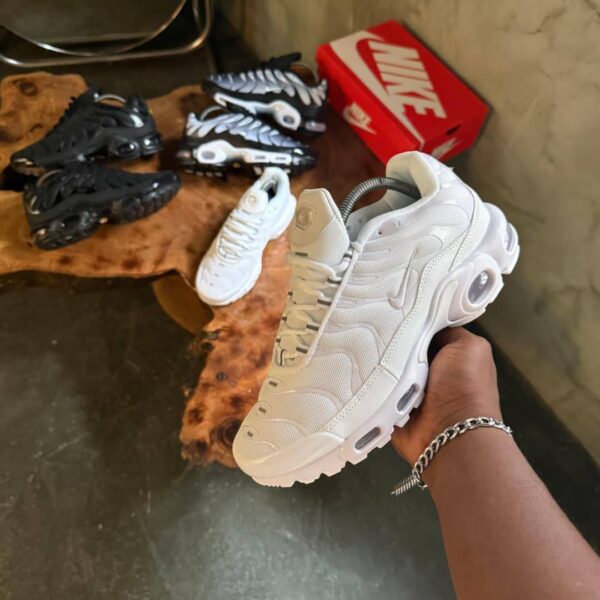 NIKE AIR MAX PLUS PREMIUM WHITE
