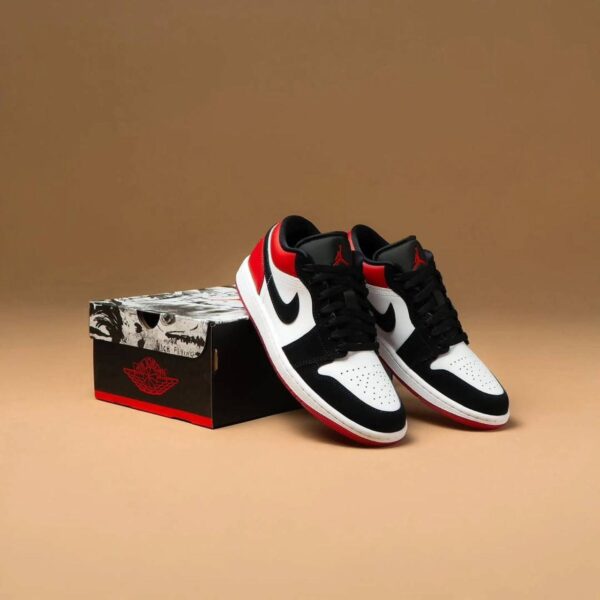 AIR JORDAN 1 LOW SE “BLACK TOE 2025”