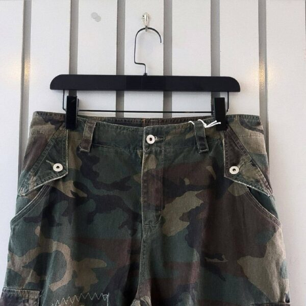 RIPPED CAMOUFLAGE JEANS