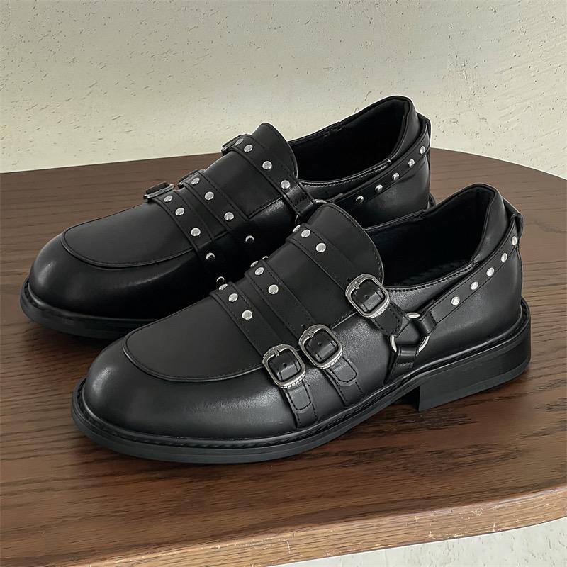 6039581238273707144 THE BLACK LEATHER BUCKLED HEELED LOAFERS