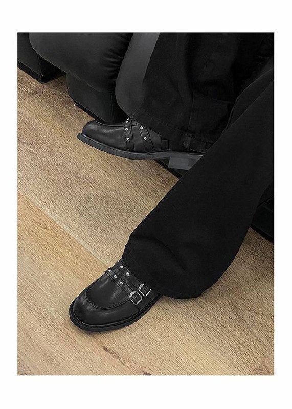 THE BLACK LEATHER  BUCKLED HEELED LOAFERS