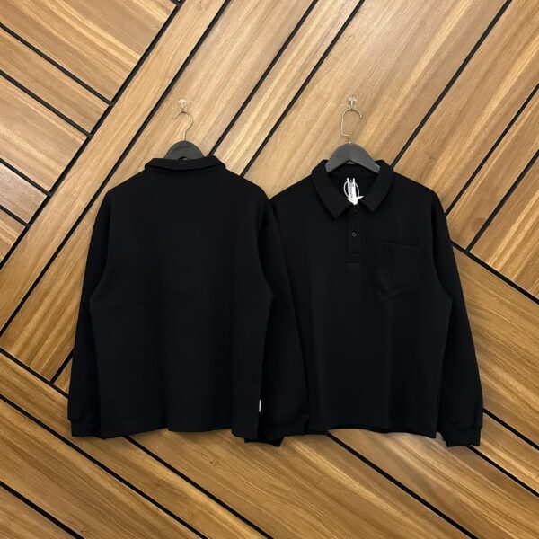 BLACk COLLAR  PLAIN LONGSLEEVE