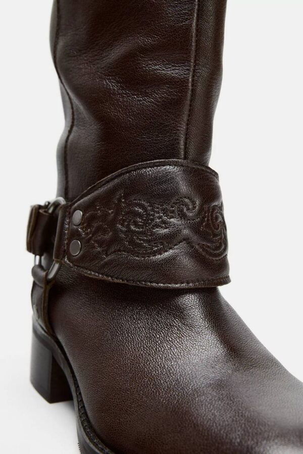 FEMALE LEATHER FLAT EMBROIDERED BOOTS