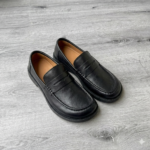 SPLIT CURVED TOE SUEDE LOAFER