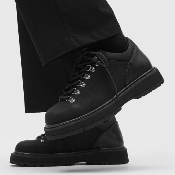 HIKING BOOTS