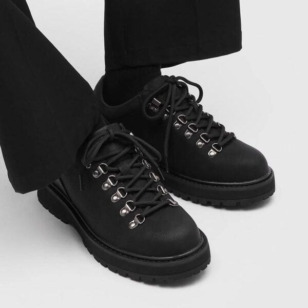 HIKING BOOTS