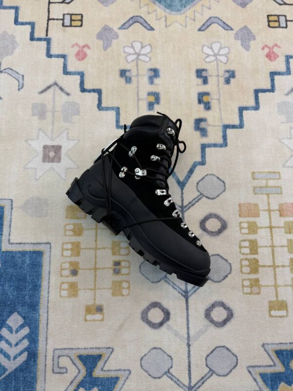 HIKING BOOTS 