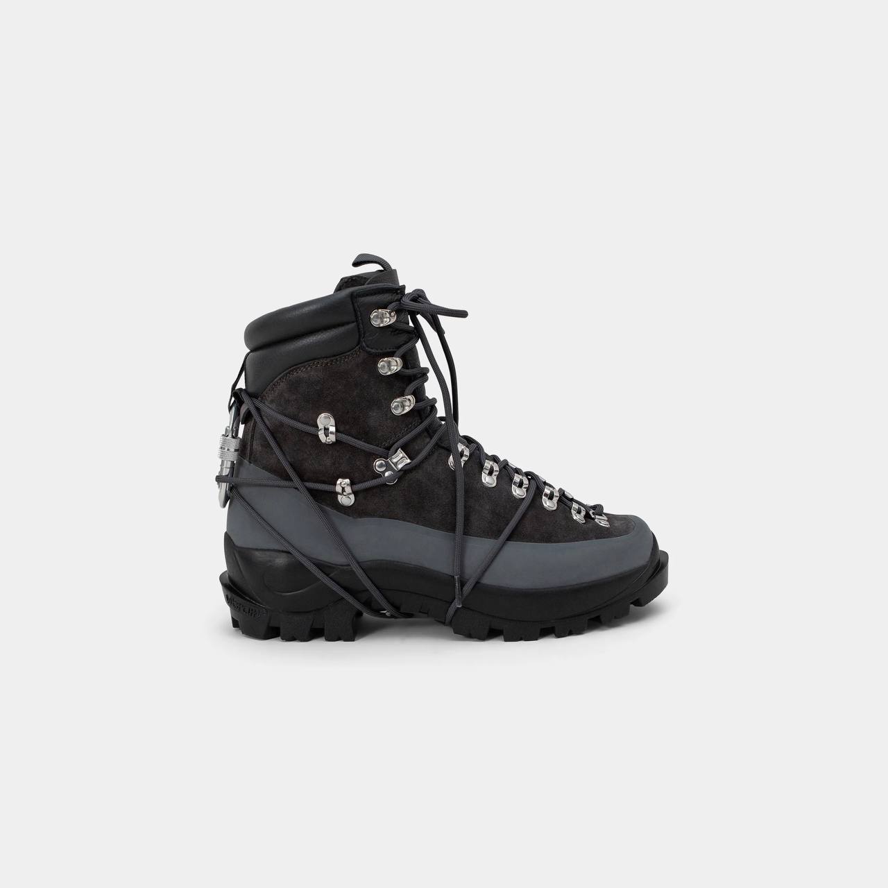 HIKING BOOTS 