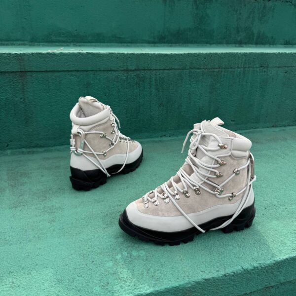 HIKING BOOTS 