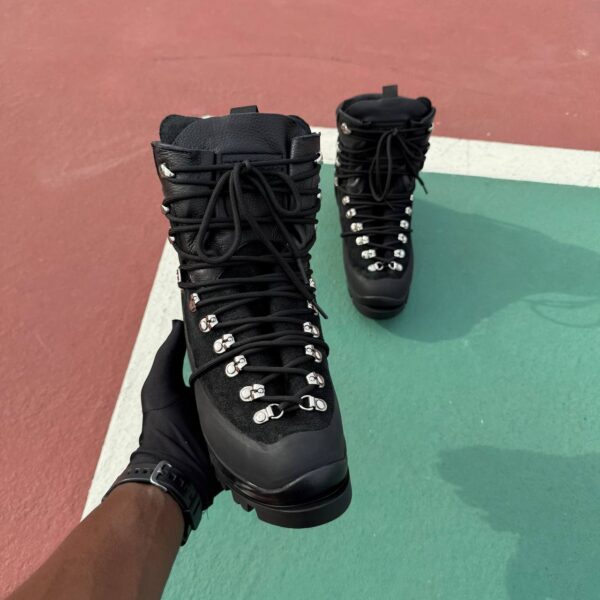 HIKING BOOTS 