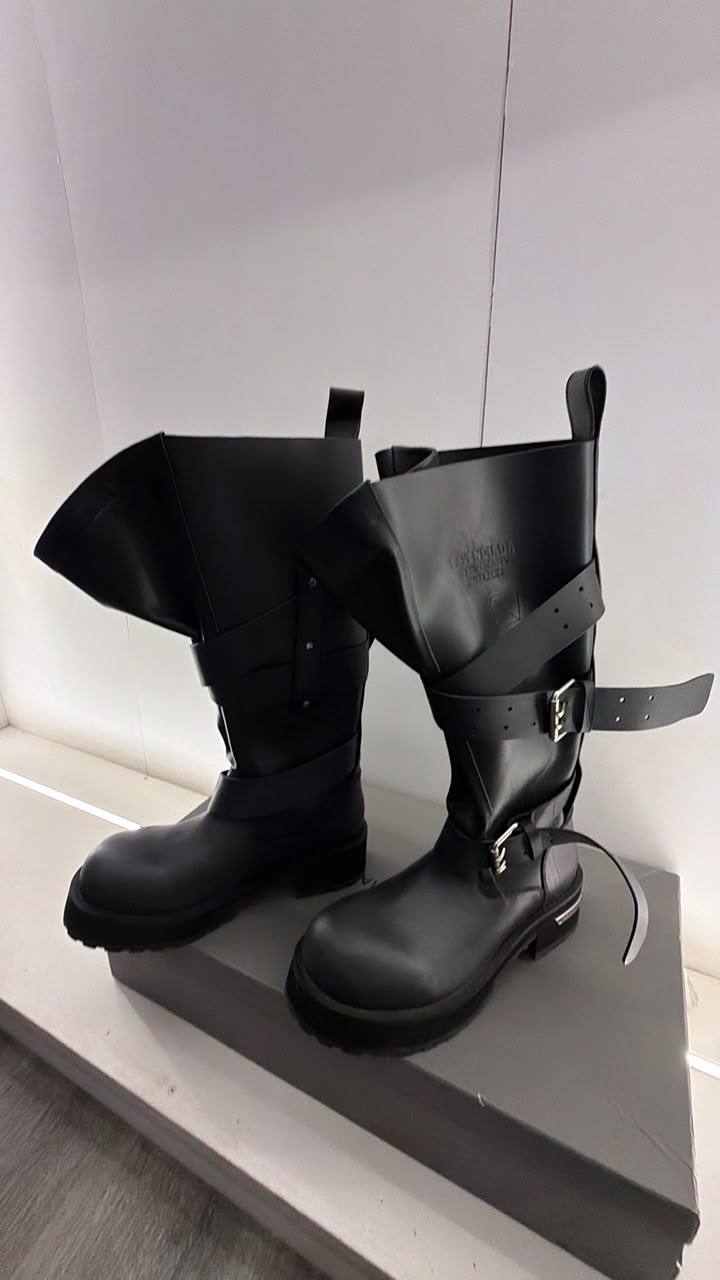 balenciaga black venom buckle boot