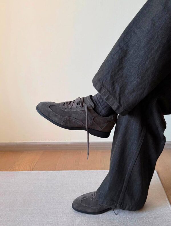 RETRO 21 Calf Suede Brogue Sneaker